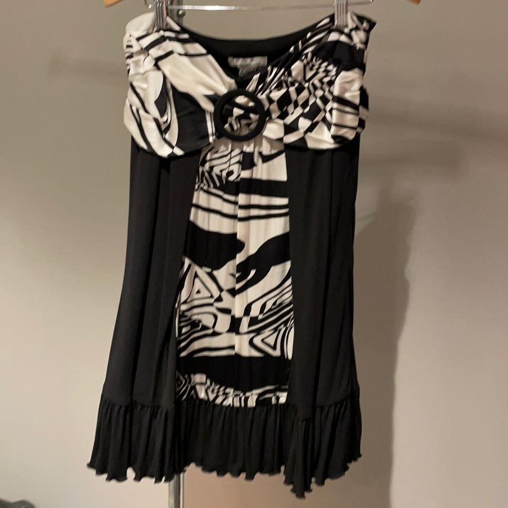 Alberto Makali shirt with beautiful accent piece with ruffles